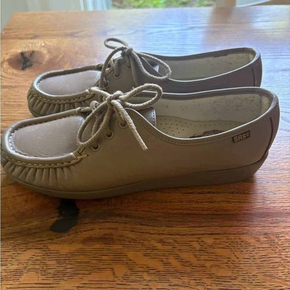 SAS size 9 Narrow Siesta Lace-up Loafer